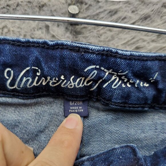 Universal Thread Shorts Womens Size 6 Blue Denim High Rise Cuffed Jorts - Picture 2 of 11